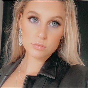 Meet your Posher, Mia